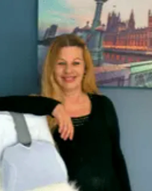 Barbara Serafini in ihrer Nagelwerkstatt in Wohlen